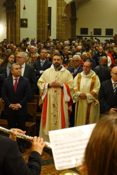 Els fidels van abarrotar Santa Maria la Major el dia de&nbsp;Pasqua
