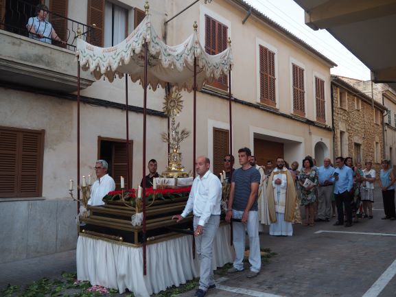 Lloseta celebra amb molta devoció la Festa del Corpus amb la solemne Eucaristia i processó pels carrers del&nbsp;poble