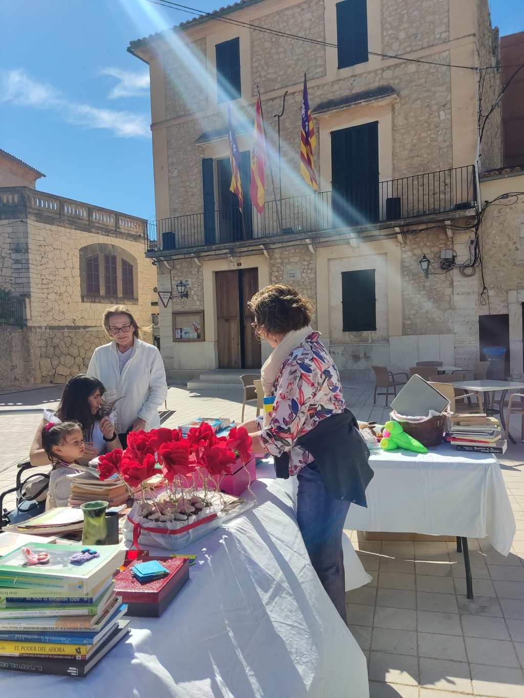 Voluntàries de Càritas de Selva organitzen un mercadet de llibres solidari amb&nbsp;Ucraïna￼