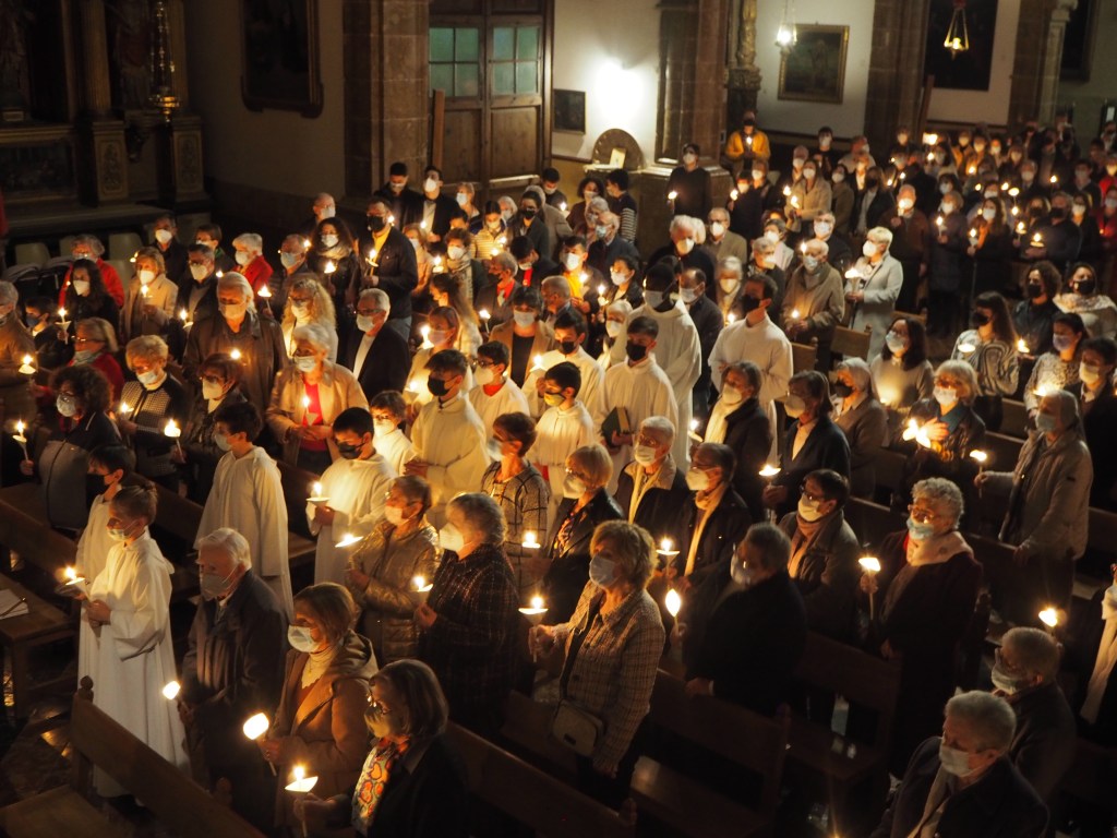 Les 8 parròquies de la UP de la Mare de Déu es tornen a reunir a St. Maria la Major per celebrar la Vigília Pasqual, ja quasi sense&nbsp;restriccions